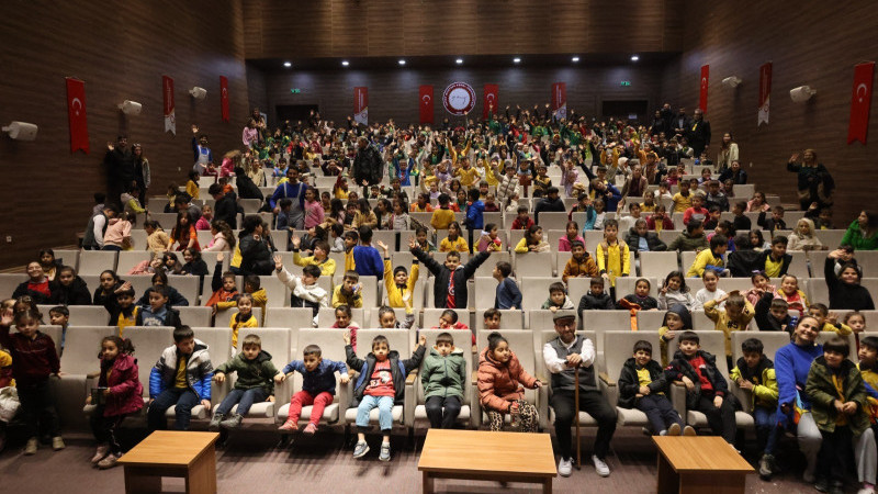 “MEDDAH AMCA” HATAY’I İLÇE İLÇE GEZİYOR