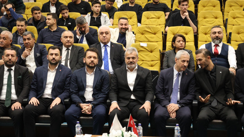 BAŞKAN ÖNTÜRK TÜGVA İHTİSAS AKADEMİ’DE GENÇLERLE BULUŞTU