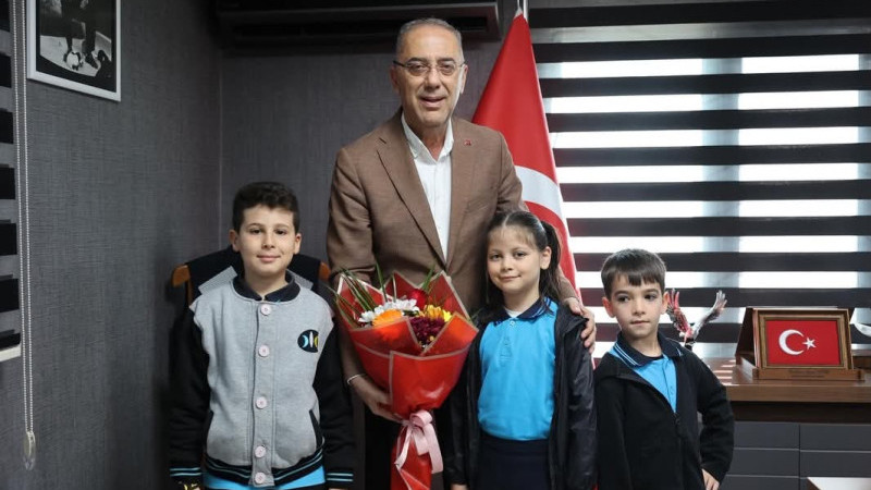 Minik Başkanlar İş Başında: Makam Koltuğu Çocuklara Emanet!