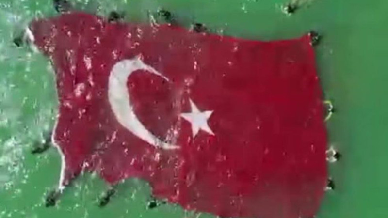 Arsuz’da Akdeniz Üzerinde Dev Türk Bayrağı Gururu