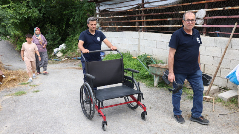 HBB’DEN OBEZİTE HASTASI VATANDAŞA ÖZEL TEKERLEKLİ SANDALYE DESTEĞİ