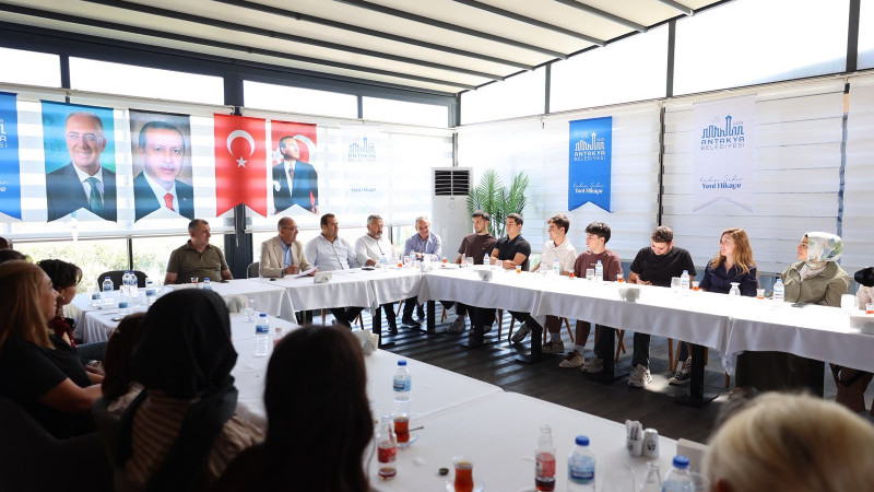 BAŞKAN YAPAR, YKS’DE DERECE ELDE EDEN ÖĞRENCİLERLE BİR ARAYA GELDİ