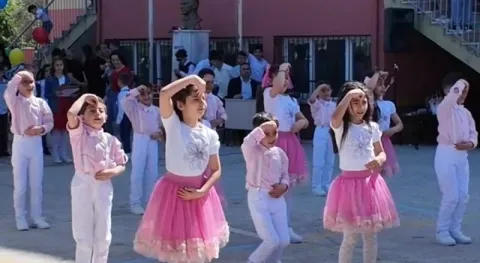 Defne’de 23 Nisan Coşkusu: Çocukların Neşesi Her Yeri Sardı