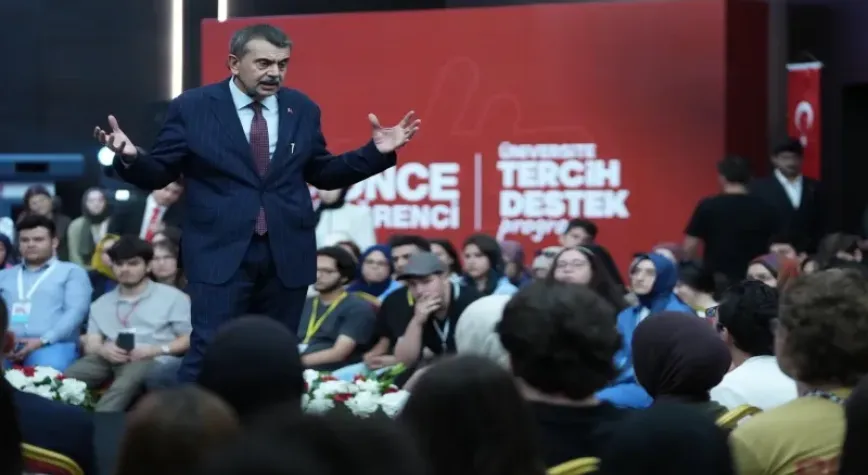 Bakan Tekin üniversite adaylarıyla tecrübe paylaştı