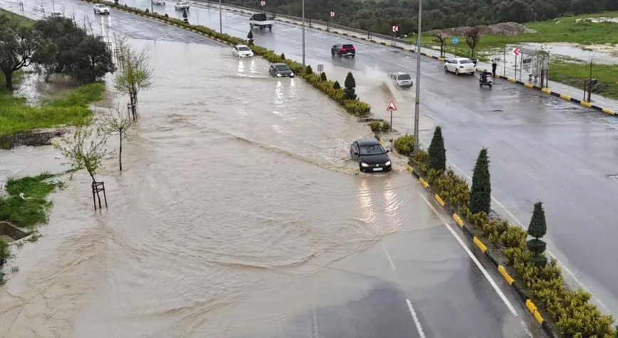 BİRKAÇ SAATLİK YAĞMUR YETTİ! HATAY’DA HAYAT FELÇ