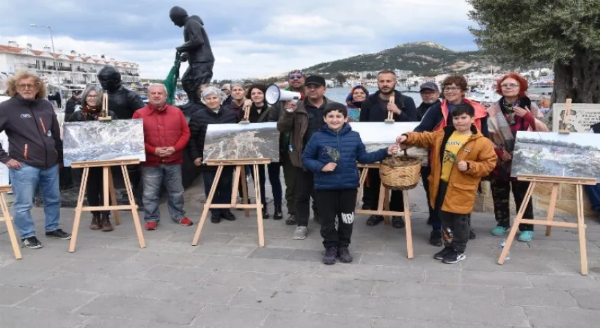 İzmir Foça'da sergili tepki!