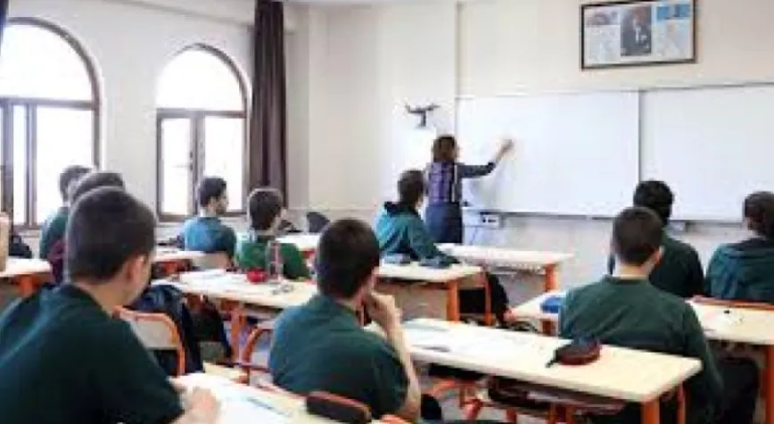 Okullarda Serbest Kıyafet Kalktı mı? Yeni Kılık Kıyafet Yönetmeliği Resmi Gazetede Yayımlandı!