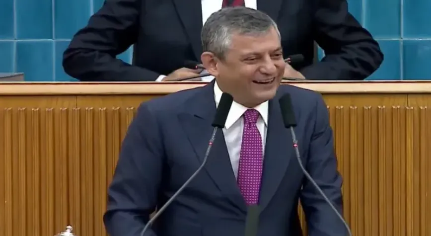 Özgür Özel'in dili sürçtü! İlk günün günahı olmaz