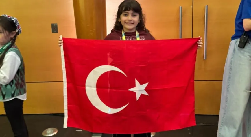 ŞEHİDİN EMANETİ KÜRSÜDE, TÜRK BAYRAĞI DÜNYANIN ZİRVESİNDE!