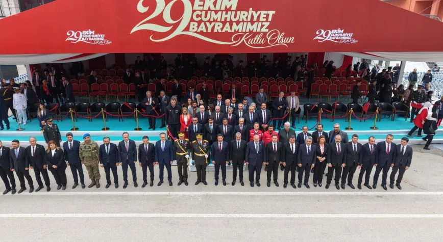 YENİDEN HAYAT BULAN ATATÜRK CADDESİ’NDE CUMHURİYET COŞKUSU